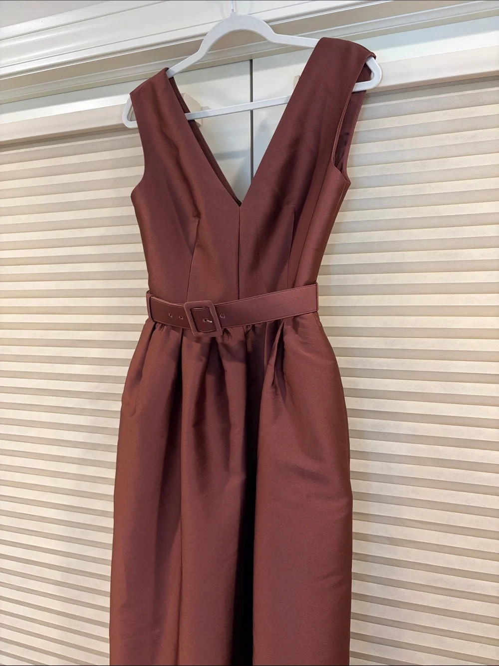 NWOT Roland Mouret Sleeveless V-Neck Belted Midi Dress in Wine, Size US 6
